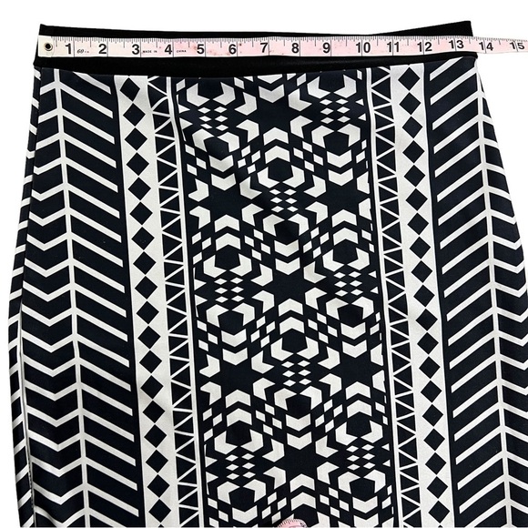 TWO piece geometric print pencil skirt and crop top - Picture 10 of 14
